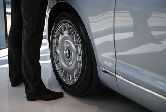 Russia Aurus Showroom