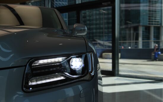 Russia Aurus Showroom