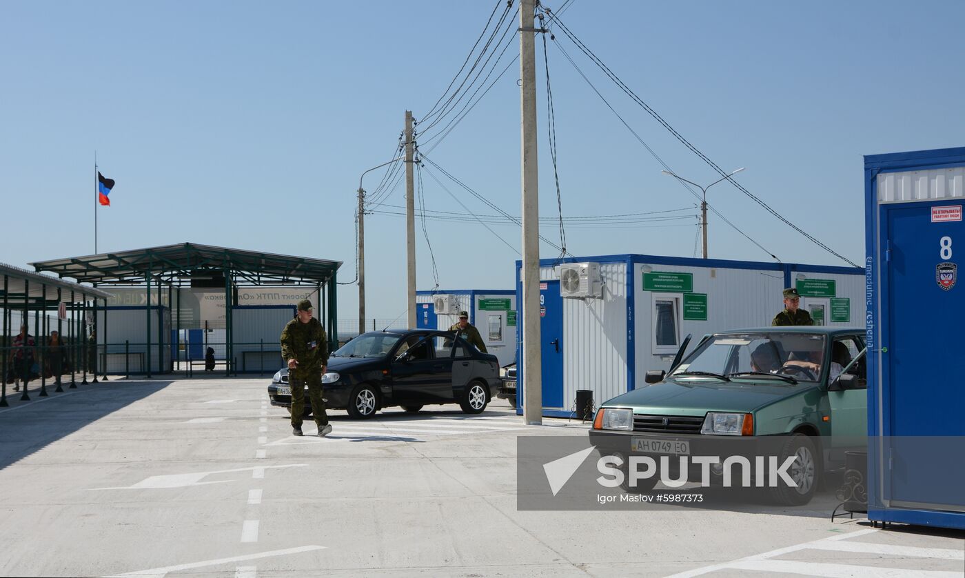 Ukraine DPR Checkpoint