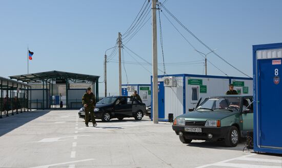 Ukraine DPR Checkpoint