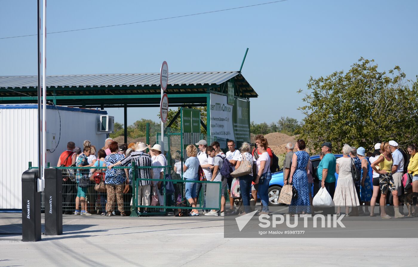 Ukraine DPR Checkpoint