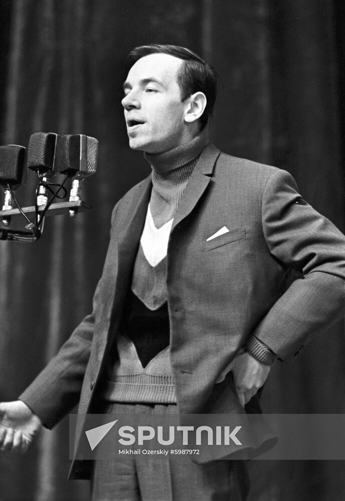 Soviet Russian poet Andrei Voznesensky