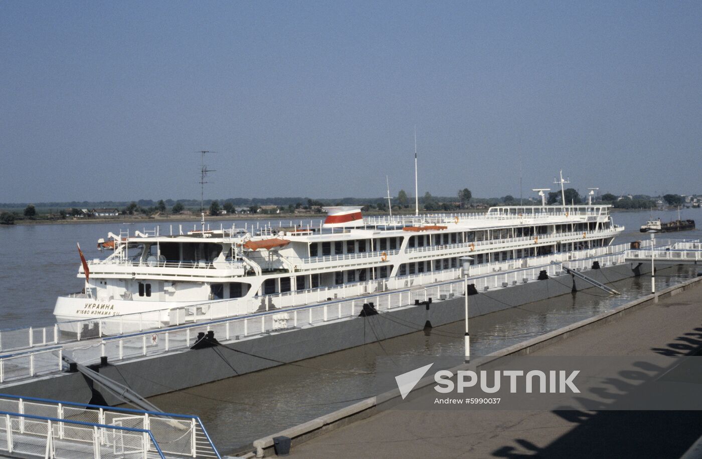 Ukraina cruise ship