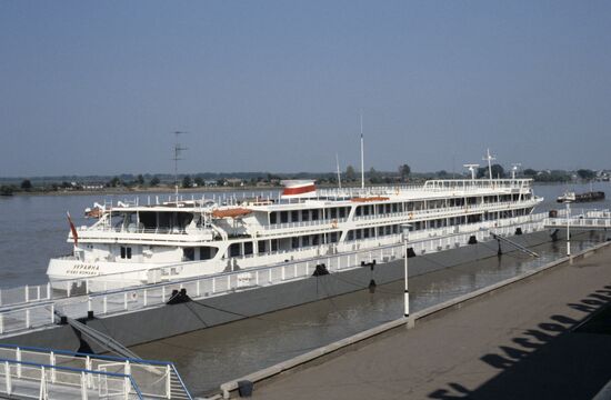 Ukraina cruise ship