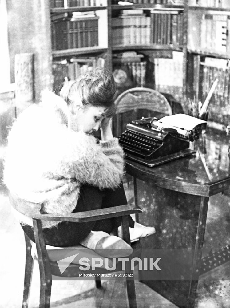 Soviet poetess Bella Akhmadulina