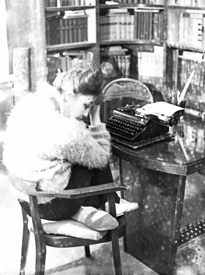 Soviet poetess Bella Akhmadulina
