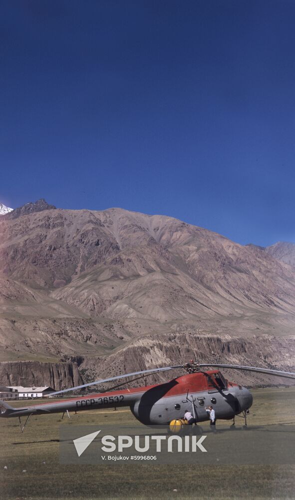 Helicopter delivers cargo for geologists