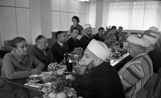 Yadgar Nasriddinova and mufti Ziyauddin Babakhan
