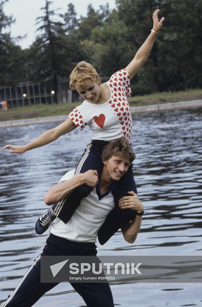 Figure skaters Yelena Valova and Oleg Vasilyev