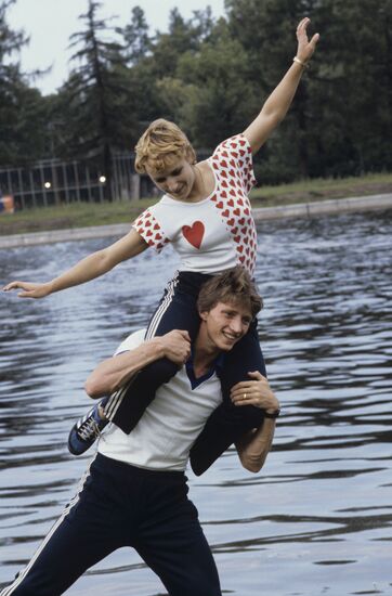 Figure skaters Yelena Valova and Oleg Vasilyev