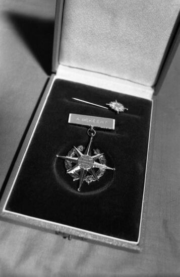 For Peace badge of honor