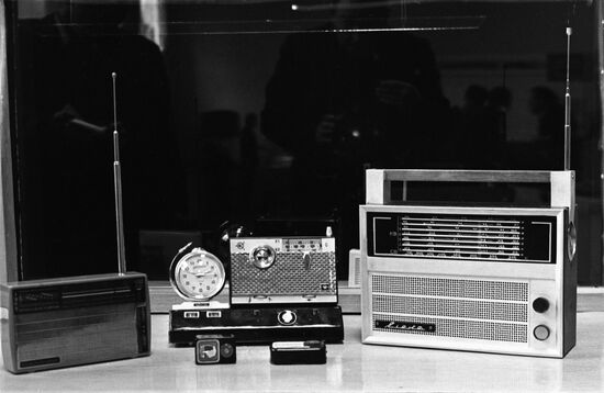 Miniature transistor radio receivers