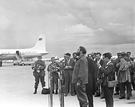Fidel Castro visits USSR