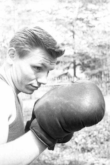 Soviet boxer Stanislav Stepashkin.