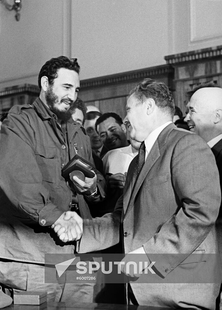 Fidel Castro Ruz visits USSR