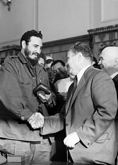 Fidel Castro Ruz visits USSR