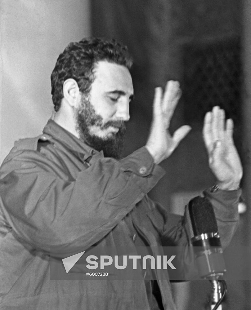 Fidel Castro Ruz visits USSR