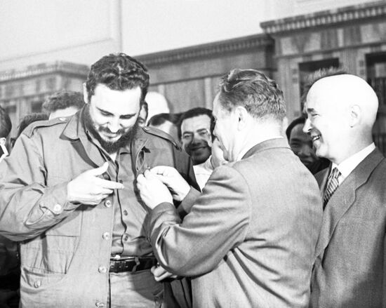 Fidel Castro Ruz visits USSR