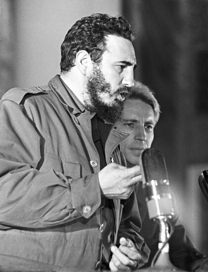 Fidel Castro Ruz visits USSR