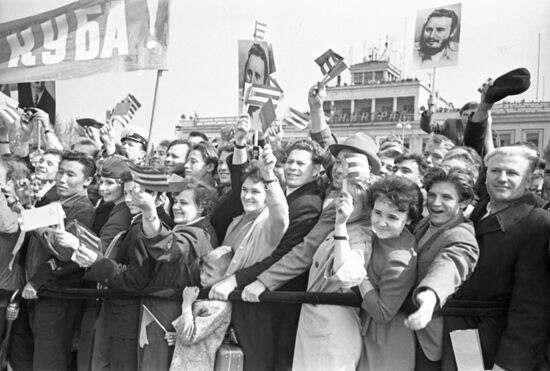 Fidel Castro Ruz visits USSR