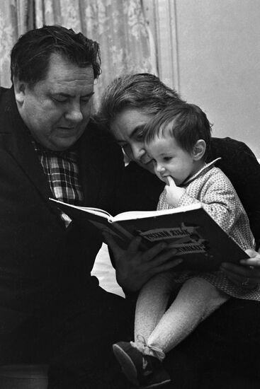 Vladimir Lenin's nephew Viktor Ulyanov and his family
