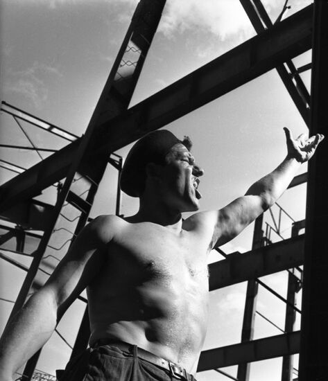 APN 1964 photo exhibition. Up!