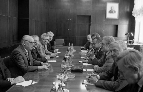 Minister President of North Rhine-Westphalia Johannes Rau visiting the USSR