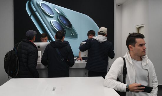 Russia iPhone 11 On Sale
