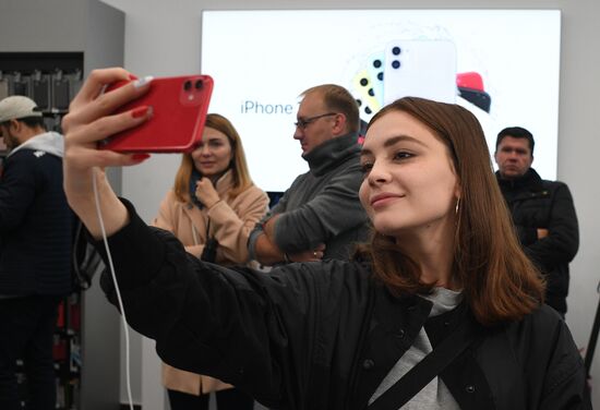 Russia iPhone 11 On Sale