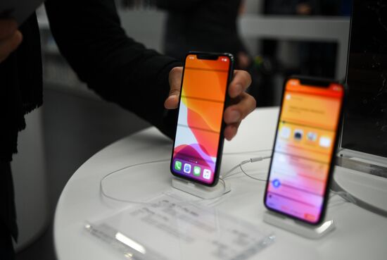 Russia iPhone 11 On Sale