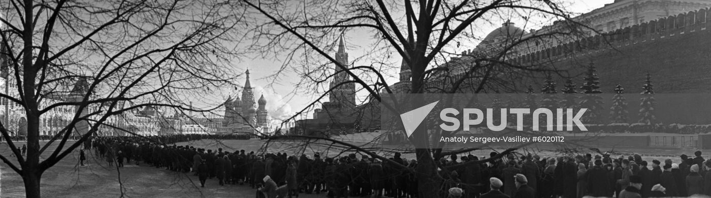 Line to Vladimir Lenin Mausoleum on Red Square