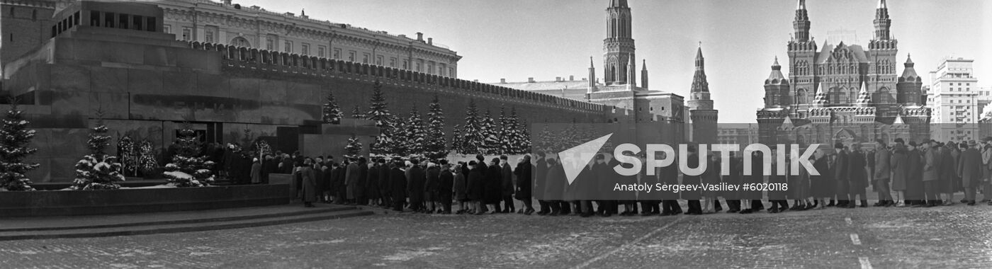 Line to Vladimir Lenin Mausoleum on Red Square