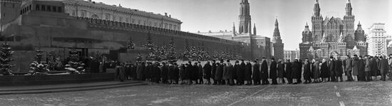 Line to Vladimir Lenin Mausoleum on Red Square