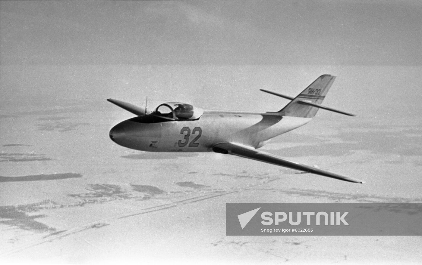 Yak-32 military jet trainer aircraft