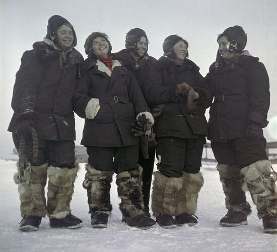 Moscow women's skydiving team