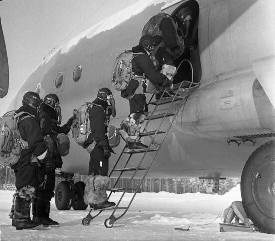 Moscow women's skydiving team