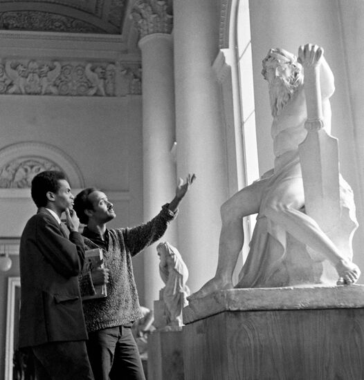 International students in Leningrad's Russian Museum