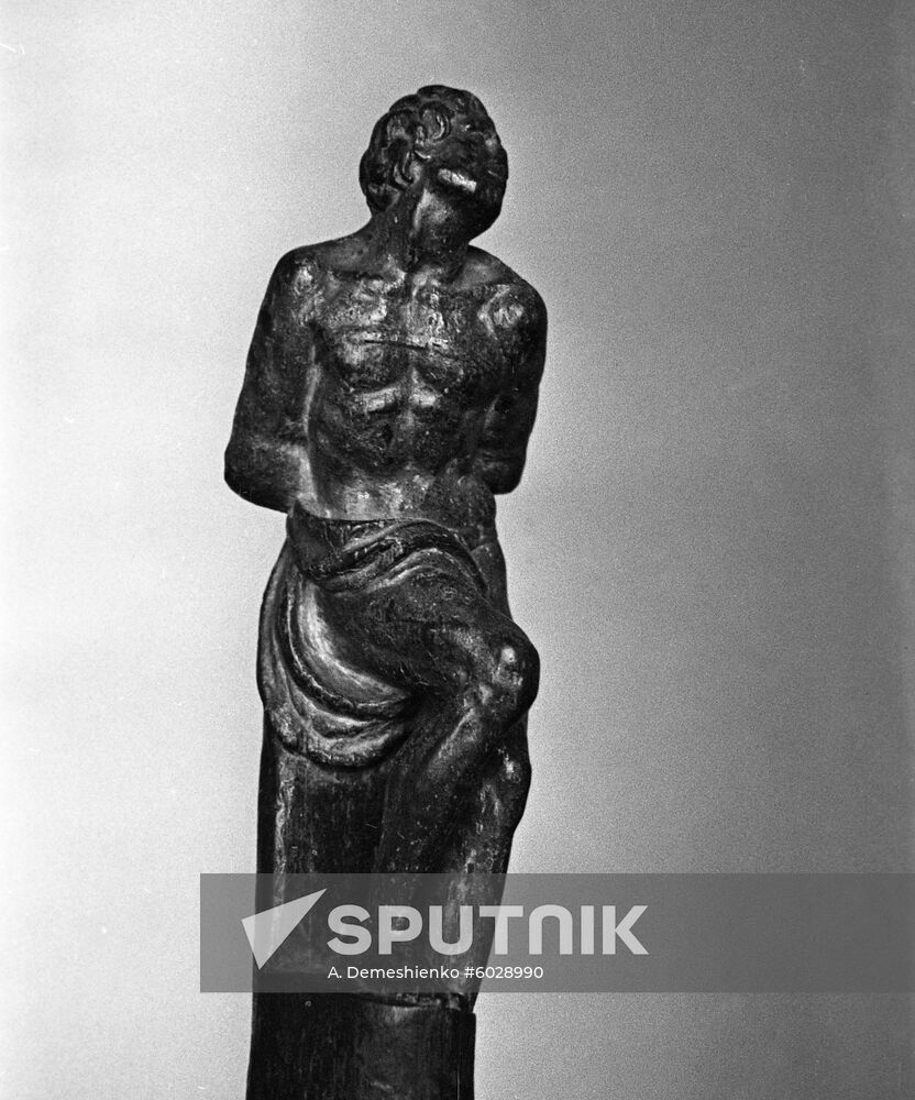 Sculpture Rebellious (Shackled) Slave