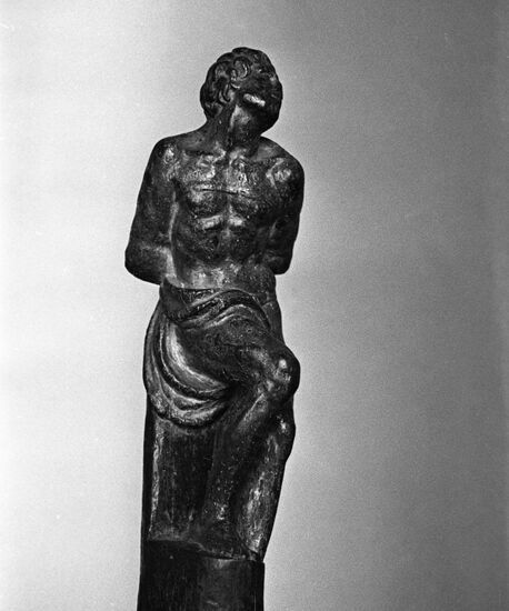 Sculpture Rebellious (Shackled) Slave