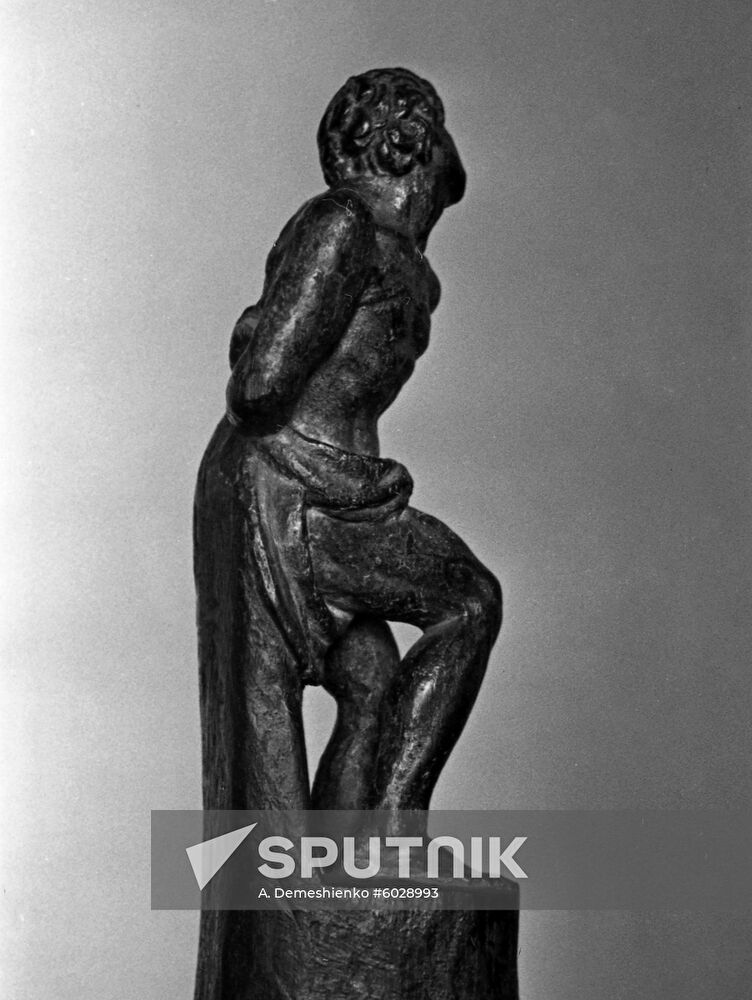 Sculpture Rebellious (Shackled) Slave