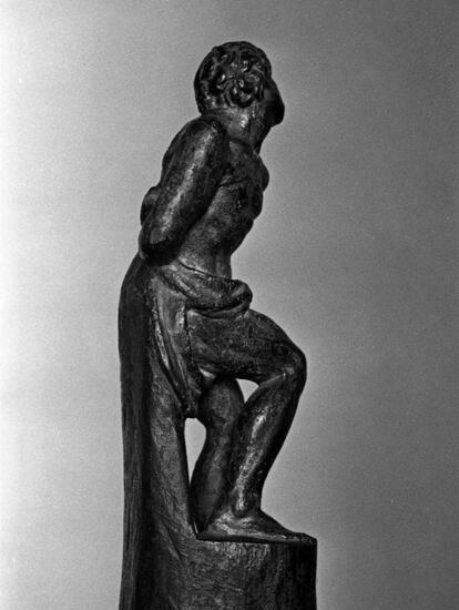 Sculpture Rebellious (Shackled) Slave