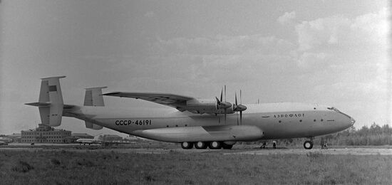An-22 Antei turboprop heavy military transport aircraft
