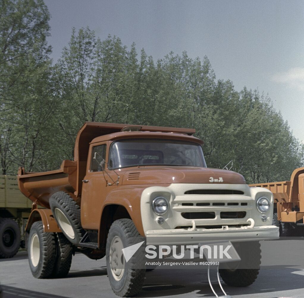 ZIL-MMZ-555 dump truck