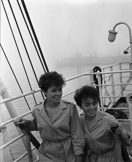 Twins Lyudmila and Vera Zlotnikov