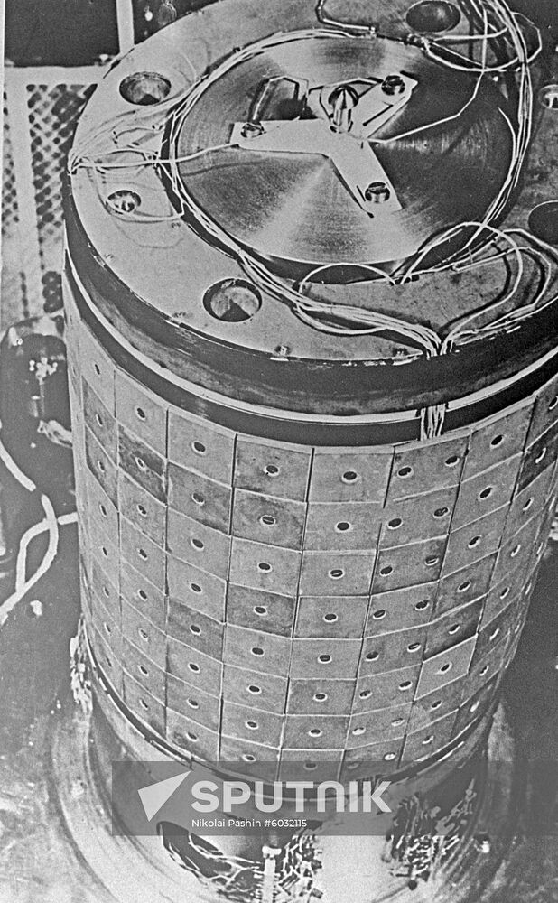 Soviet experimental nuclear reactor and generator Romashka