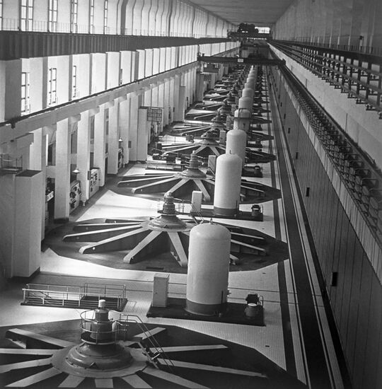 Volga Hydroelectric Power Station turbine room