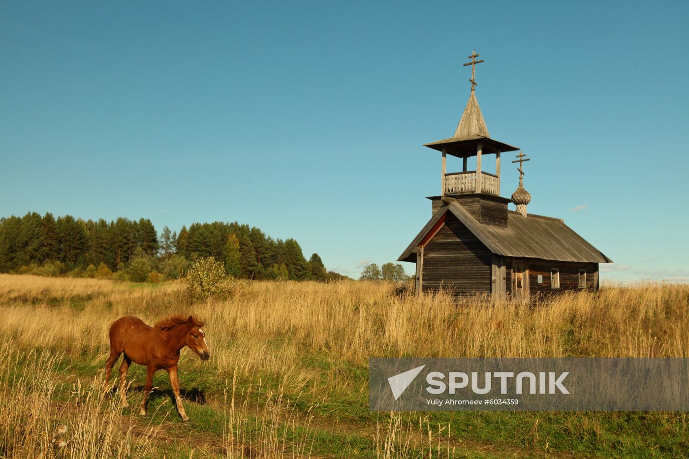 Pahkomy of Kena Chapel with painted ceiling in Arkhangelsk Region