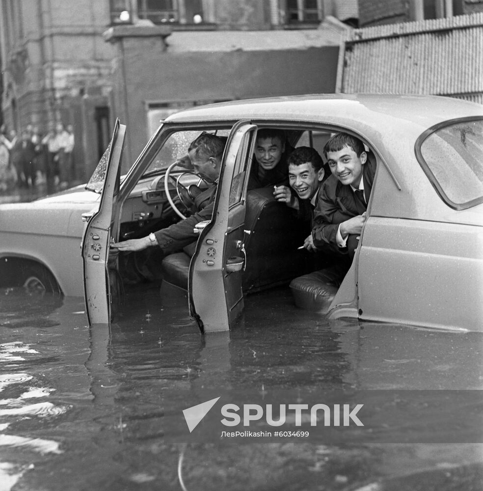 Moscow strreets flooded by torrential rain