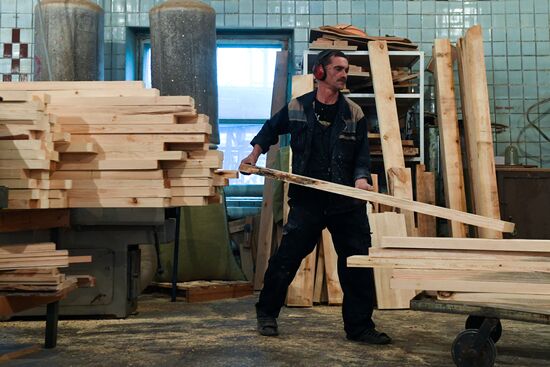 Russia Wood