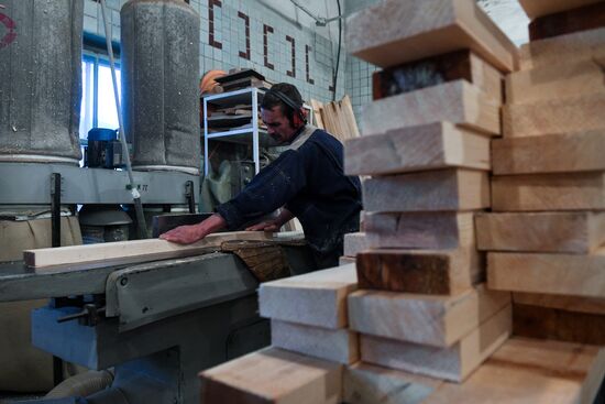 Russia Wood
